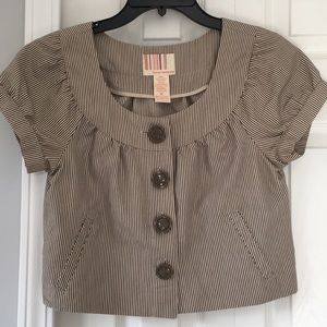 Short sleeve short button top